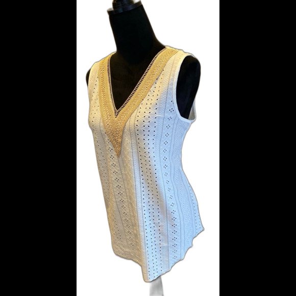 Womens Tank Top Size Large White V Neck with Crochet Border Lightweight New - Picture 3 of 12